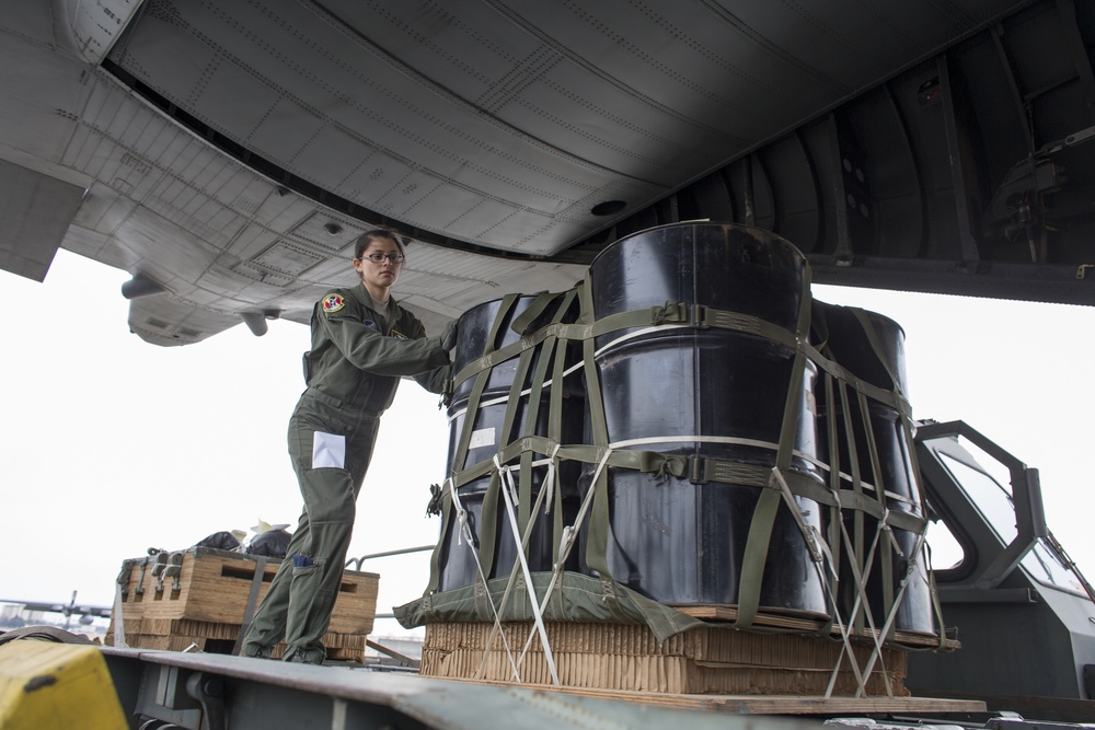 NCO exhange: JASDF Airmen fly with Hercules