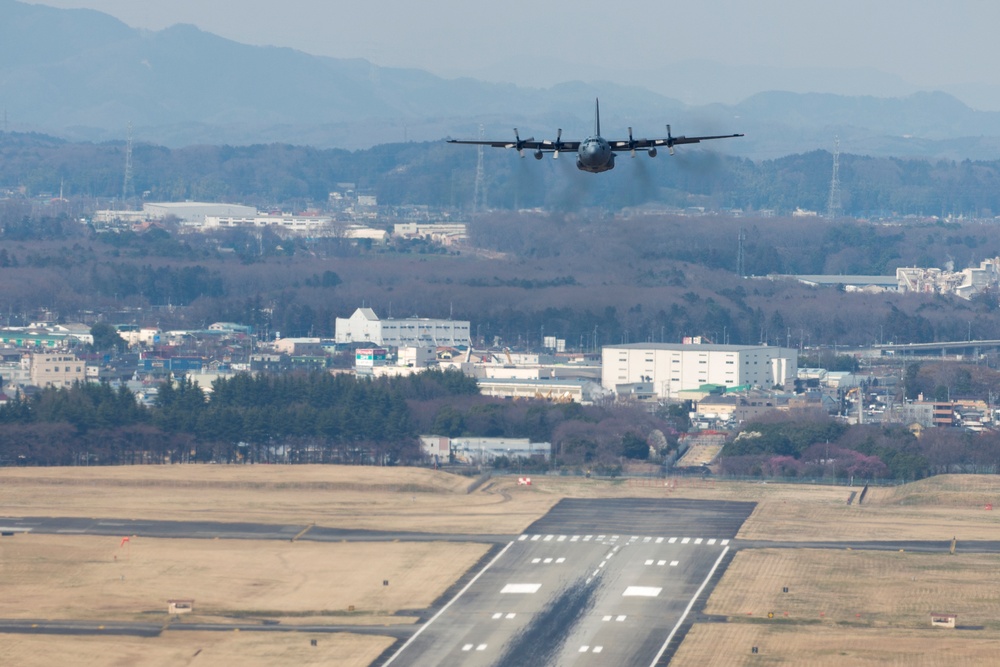 NCO exhange: JASDF Airmen fly with Hercules