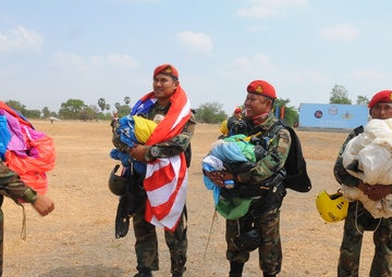 US, Cambodian forces close Angkor Sentinel 2016, celebrate strengthened partnership
