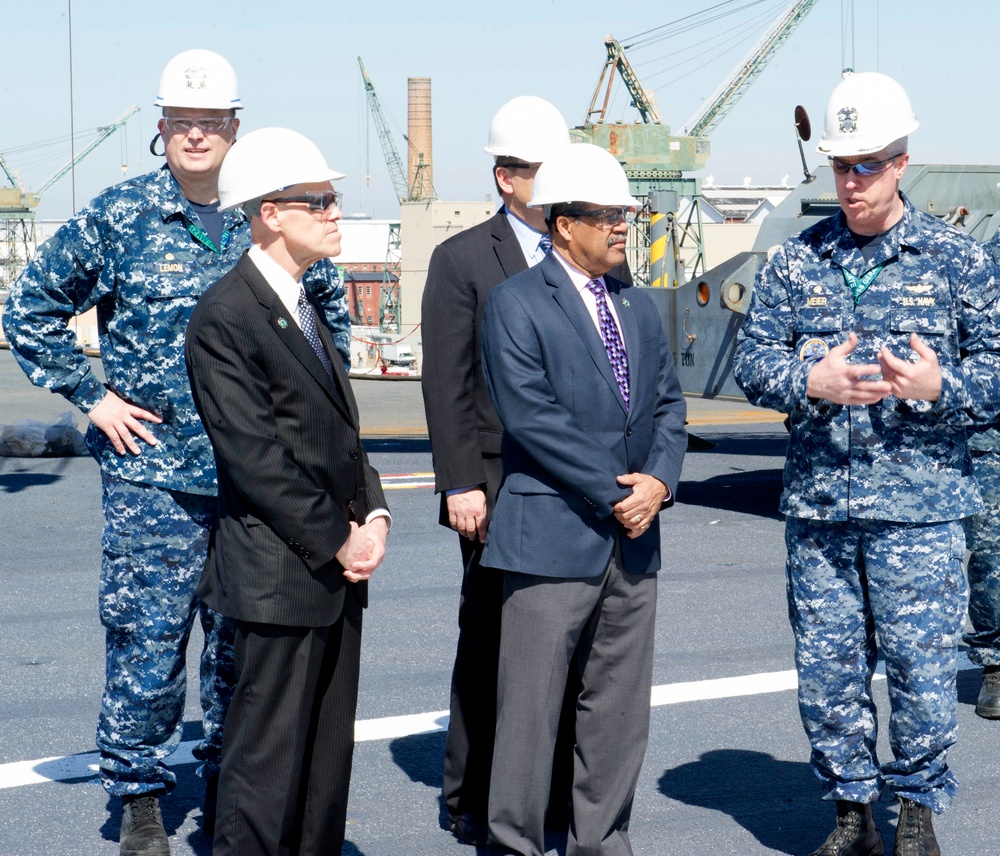 Newport News Mayor Tours CVN 78