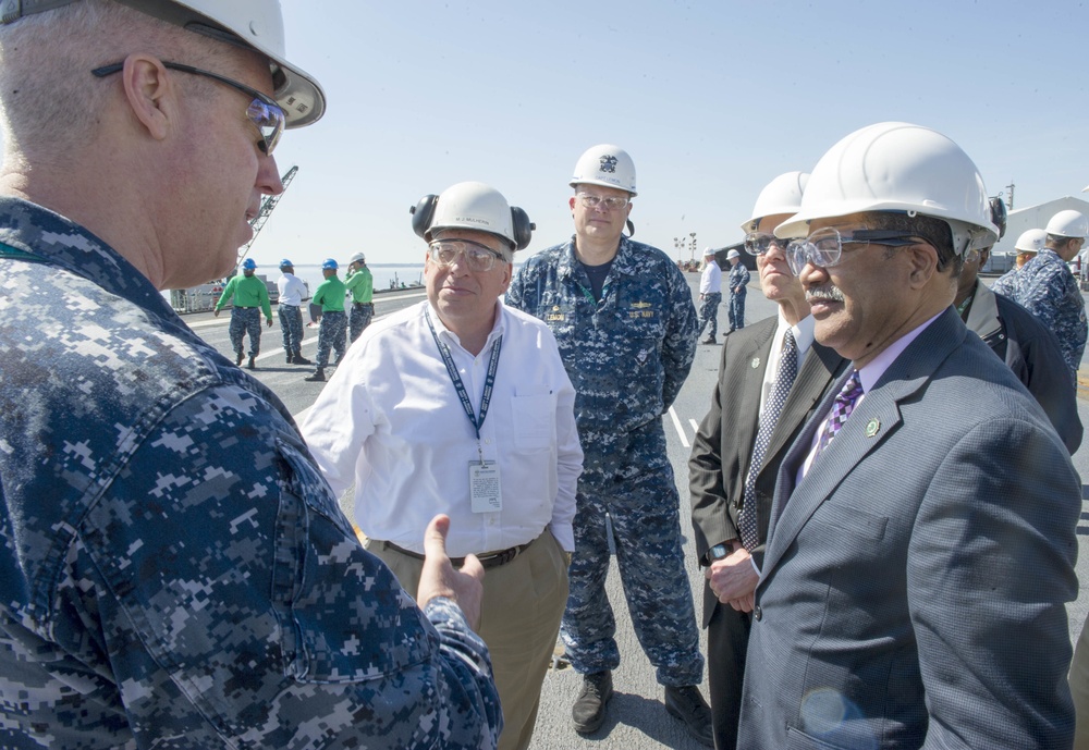 Newport News Mayor Tours CVN 78