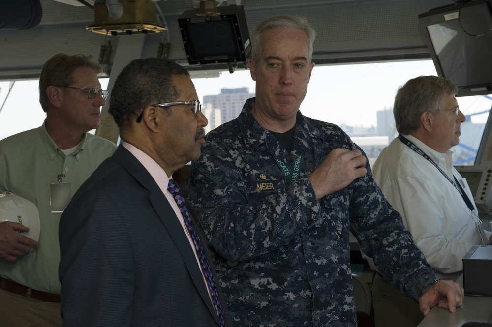 Newport News Mayor Tours CVN 78