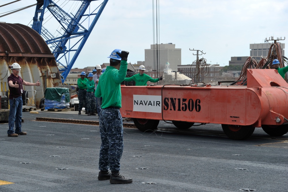 Fleet Forces and carrier commanding officers tour CVN 78