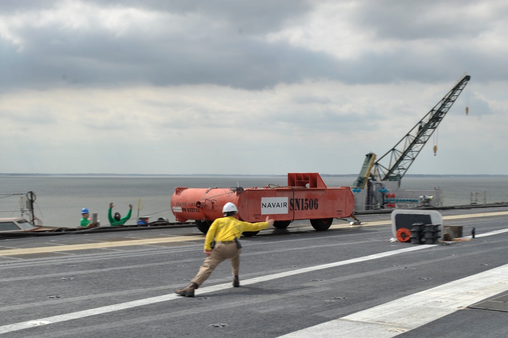 Fleet Forces and carrier commanding officers tour CVN 78