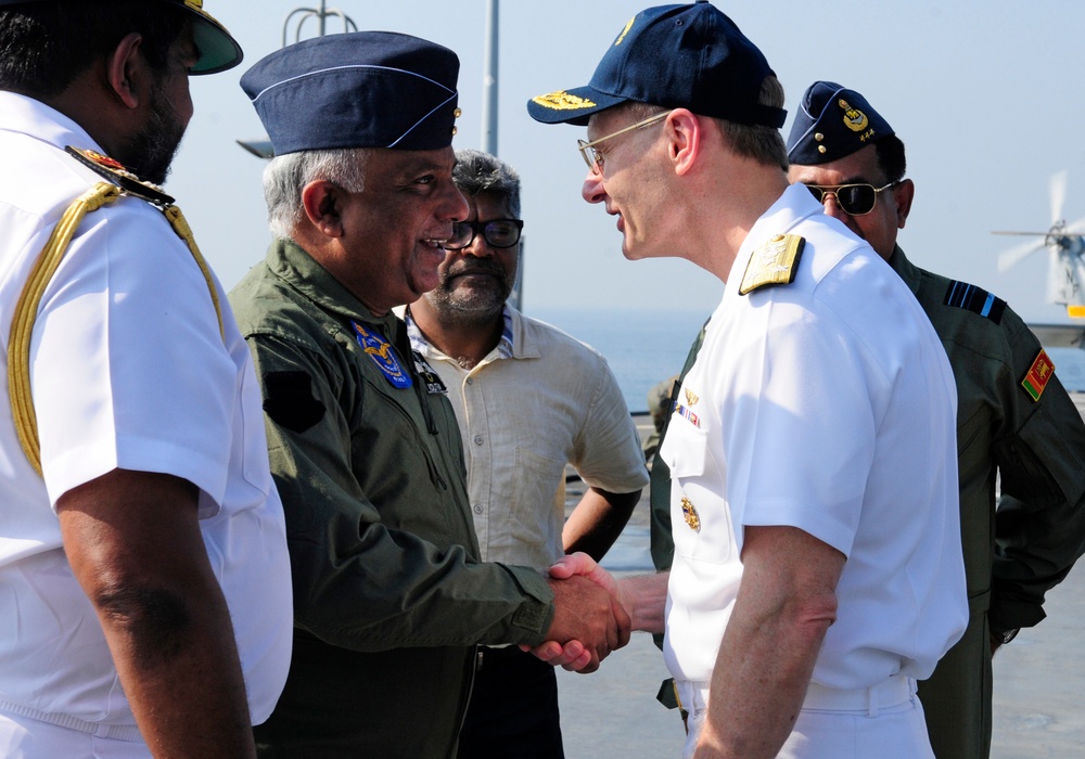 7th Fleet Commander Meets with Sri Lanka Leadership