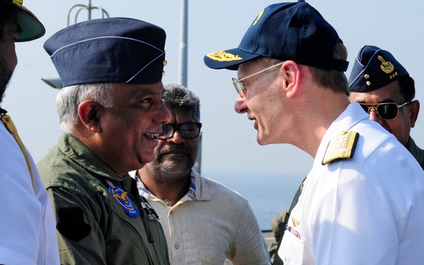 7th Fleet Commander Meets with Sri Lanka Leadership
