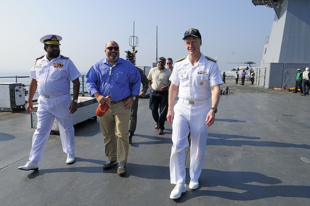 7th Fleet Commander Welcomes U.S. Ambassador to Sri Lanka and Leaders from Sri Lanka Armed Forces
