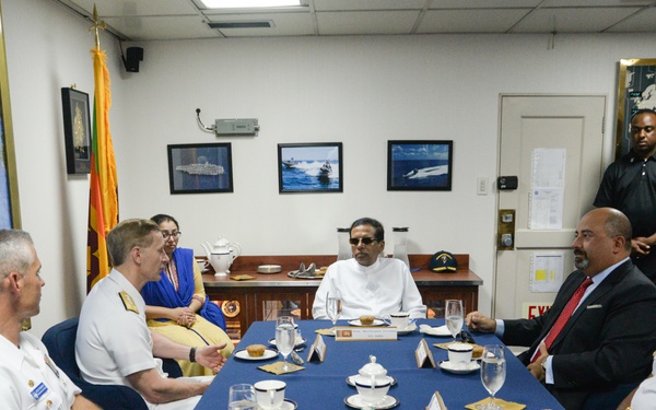 Sri Lanka's President meets with U.S. 7th Fleet commander