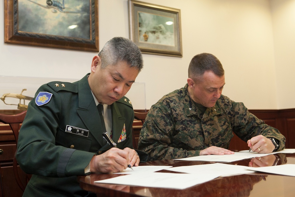 Japanese Ground Self-Defense Force and U.S. Marine Corps Sign Official &quot;Koa Dragon&quot; Documents