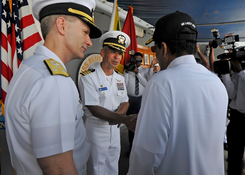 Sri Lankan president visits USS Blue Ridge (LCC19)