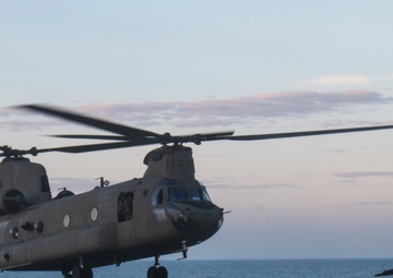 40th CAB Chinooks land aboard the USS Ponce