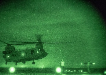 40th CAB Chinooks land aboard the USS Ponce