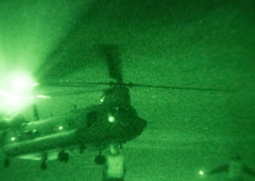 40th CAB Chinooks land aboard the USS Ponce