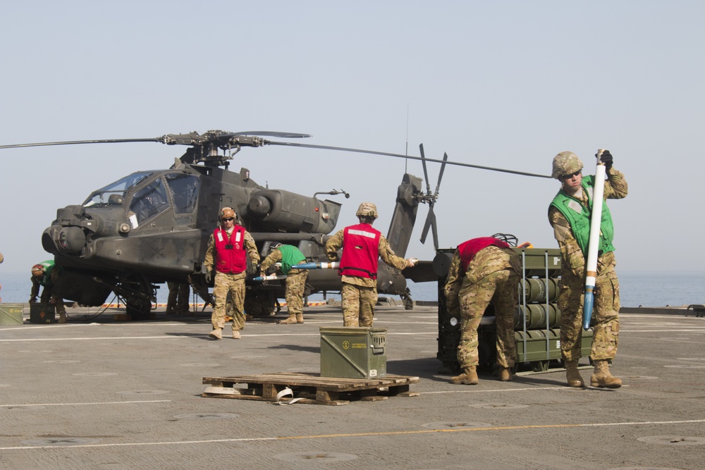 40th CAB helicopters refuel, rearm aboard the USS Ponce
