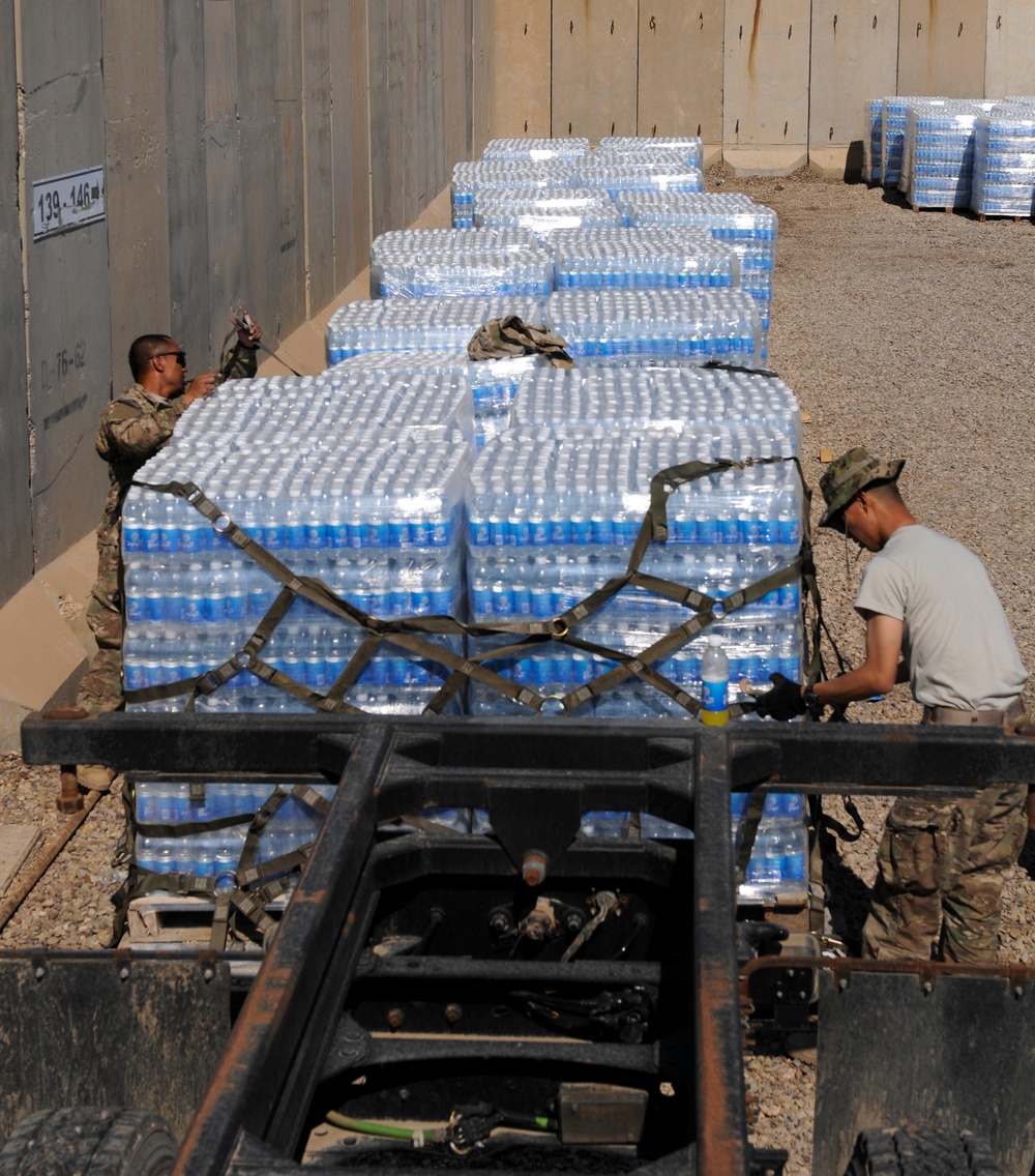 Soldiers in Iraq prepare water for transport