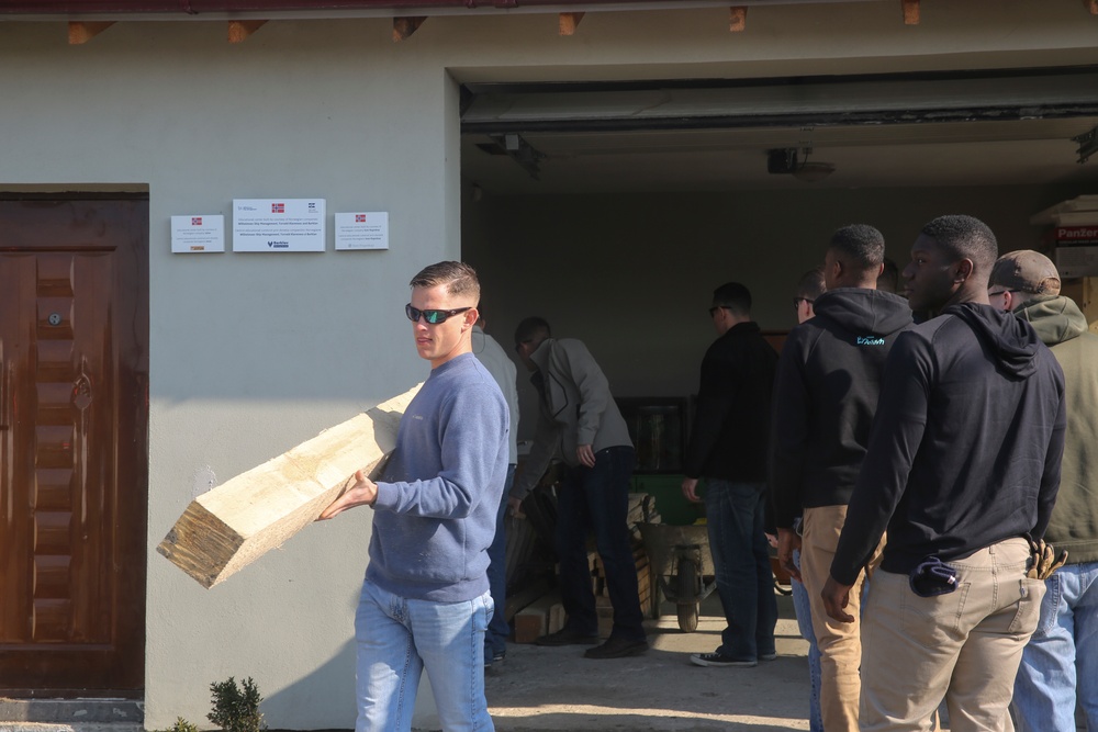 U.S. Marines and sailors with BSRF give back to the Romanian community