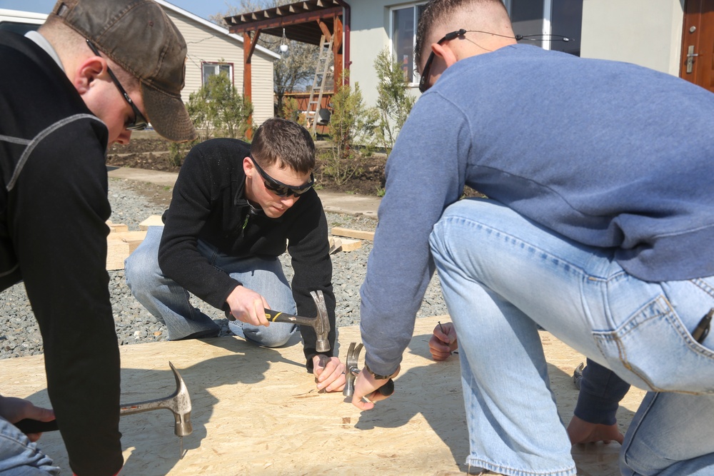 U.S. Marines and sailors with BSRF give back to the Romanian community