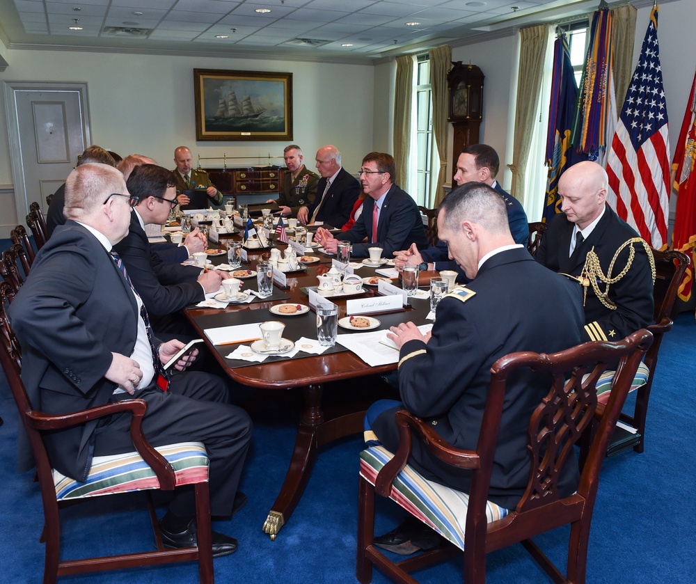 SD meets with Estonia's MOD Hannes Hanso