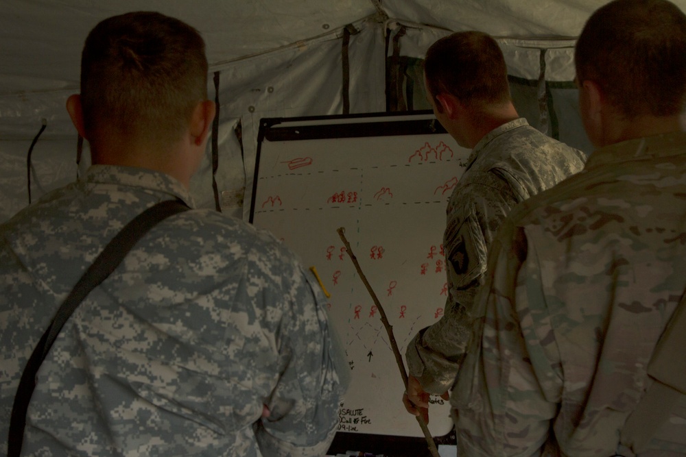 Signal Soldiers sharpen combat skills at FTX