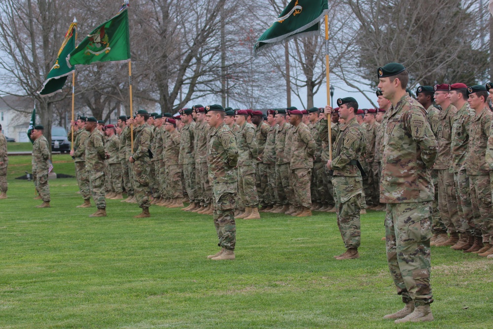 Beret flash changeover ceremony ties together past, present 5th Special Forces Group (Airborne) Soldiers