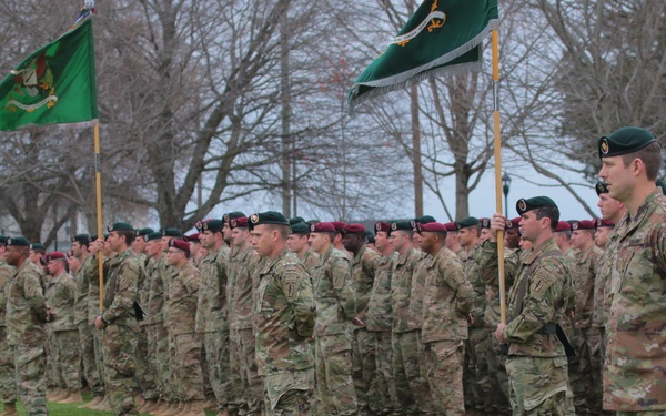 Beret flash changeover ceremony ties together past, present 5th Special Forces Group (Airborne) Soldiers