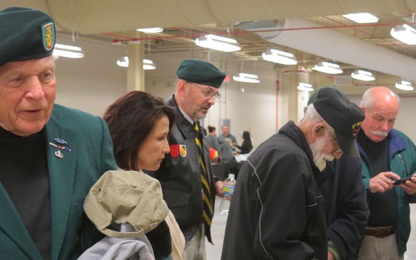Beret flash changeover ceremony ties together past, present 5th Special Forces Group (Airborne) Soldiers