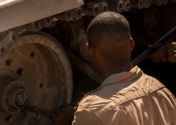 Breaking Track: 2nd Tanks conduct maintenance