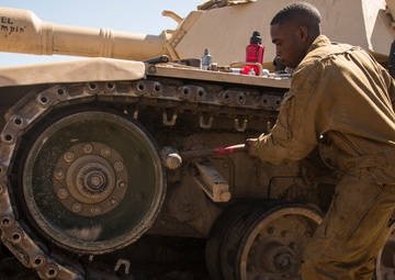 Breaking Track: 2nd Tanks conduct maintenance