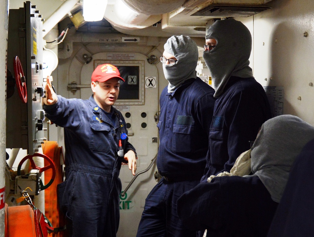 Mason DCC Instructs Sailors During GQ Drill