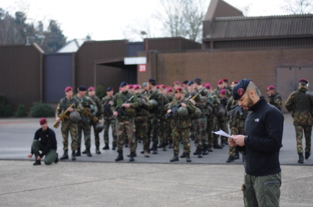 Dutch military train to be paratroopers