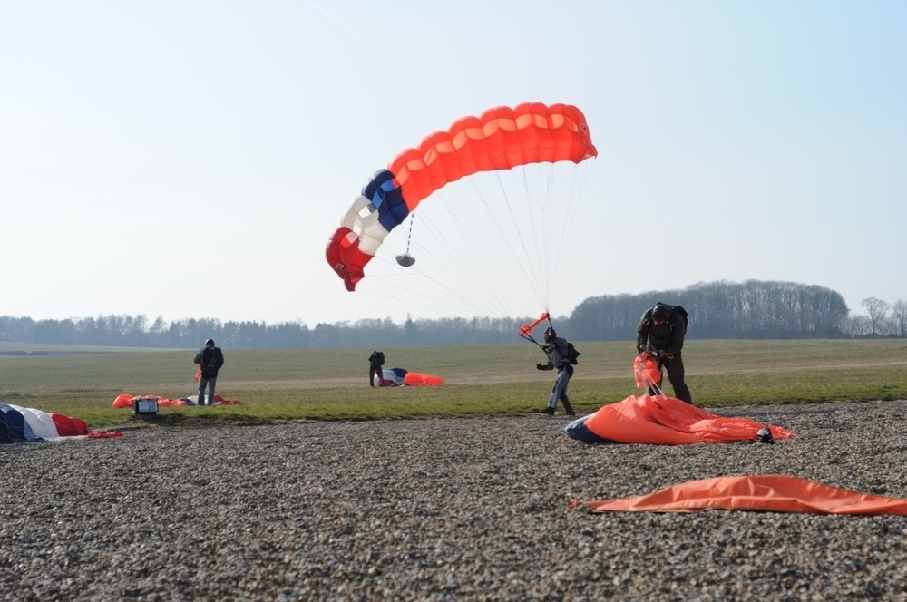 Dutch military perform a free fall jump