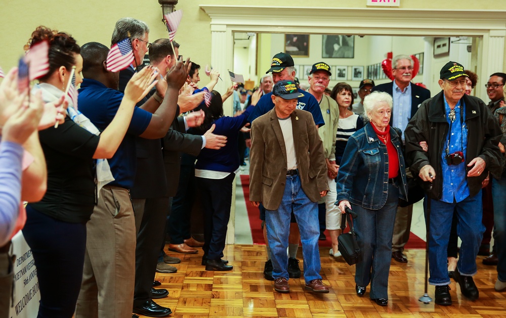 Is veterans day a federal national holiday