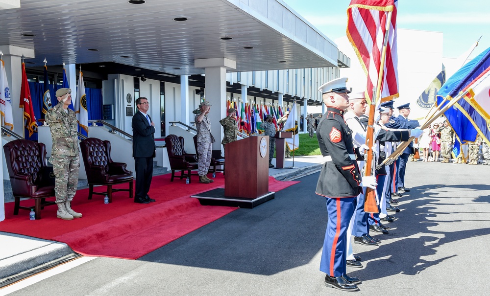 SD render honors during the SOCOM change-of-command ceremony