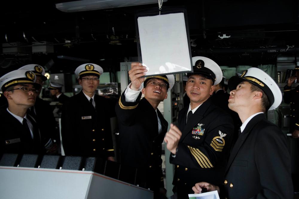 200 JMSDF Ensign Tour aboard USS Green Bay