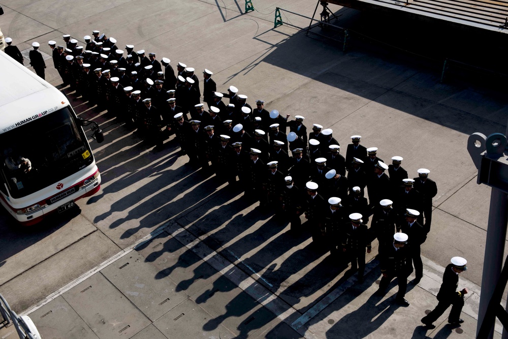 200 JMSDF Ensign Tour aboard USS Green Bay