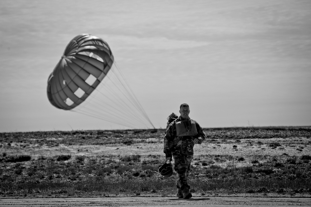 Paratroopers in black &amp; white