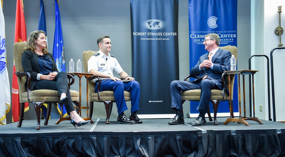 SD delivers remarks and conducts and fire-side chat at the Etter-Harbin Alumni Center.