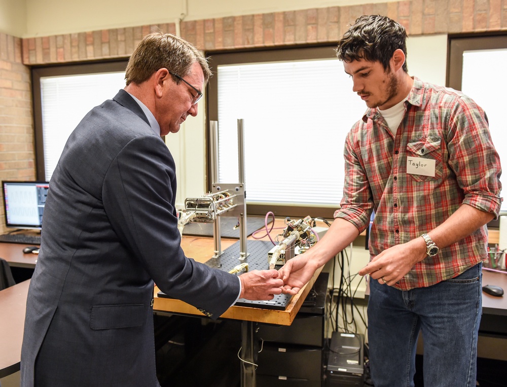 SD tours the Rehabilitation and Neuromuscular Robotics Lab.