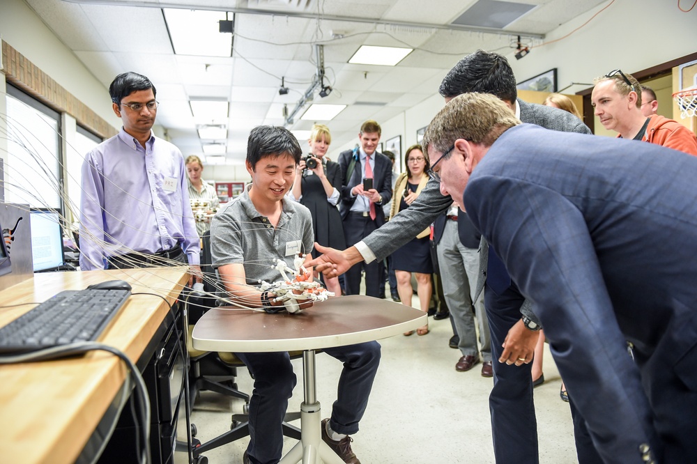 SD tours the Rehabilitation and Neuromuscular Robotics Lab.
