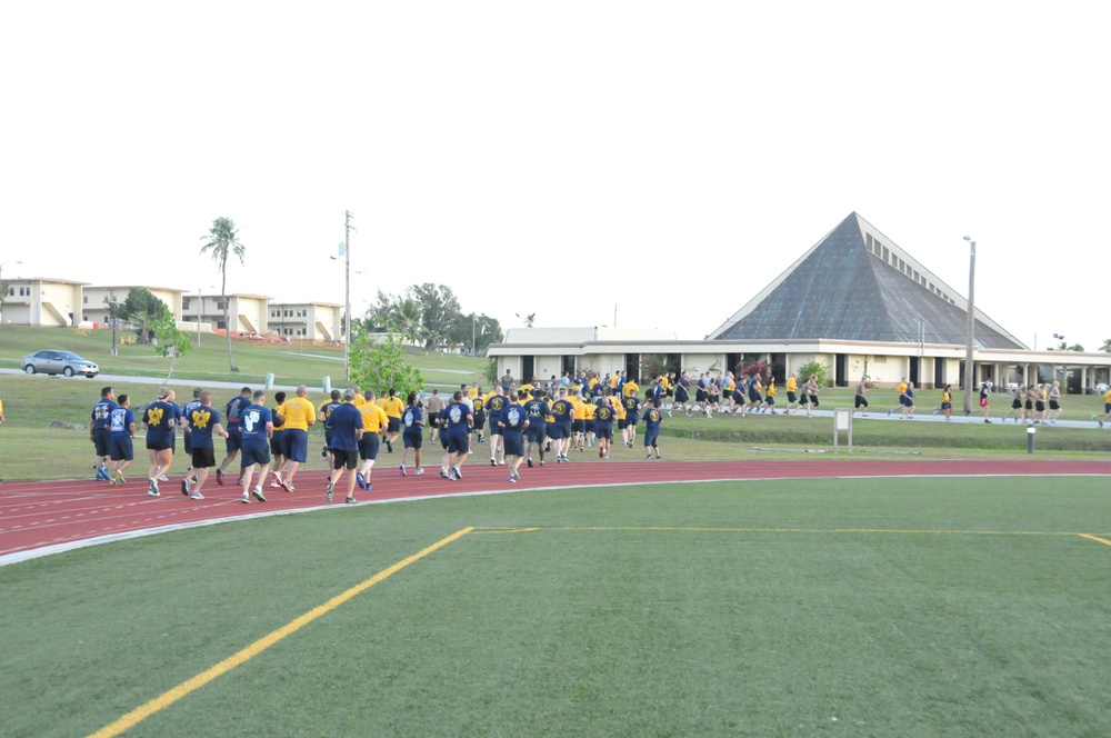 Service members begin the CPO Birthday 5K at NBG