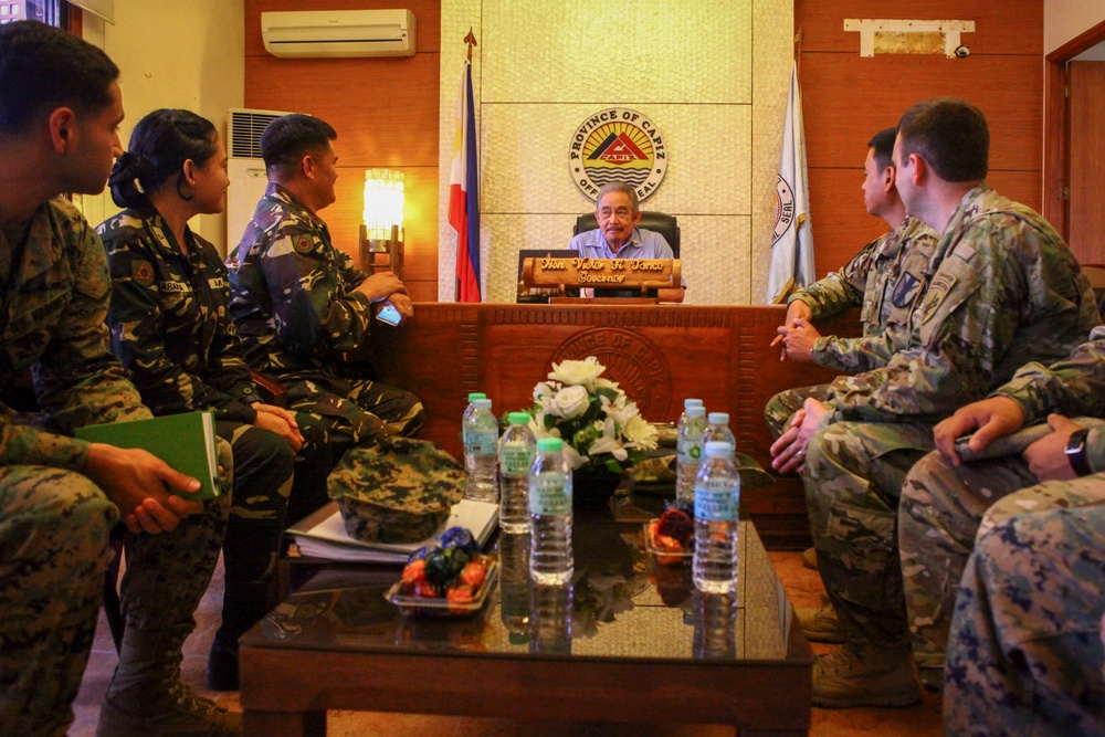 U.S. and Philippine military leaders meet with Governor Victor A. Tanco for Balikatan 2016