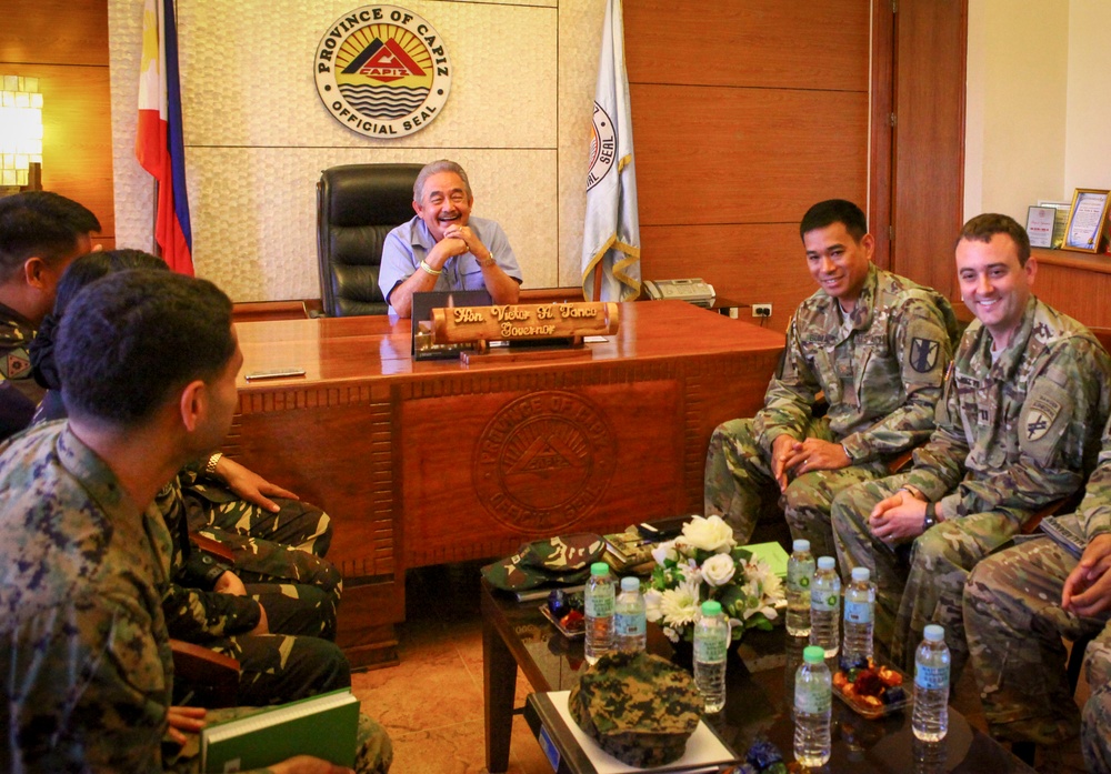 U.S. and Philippine military leaders meet with Governor Victor A. Tanco for Balikatan 2016