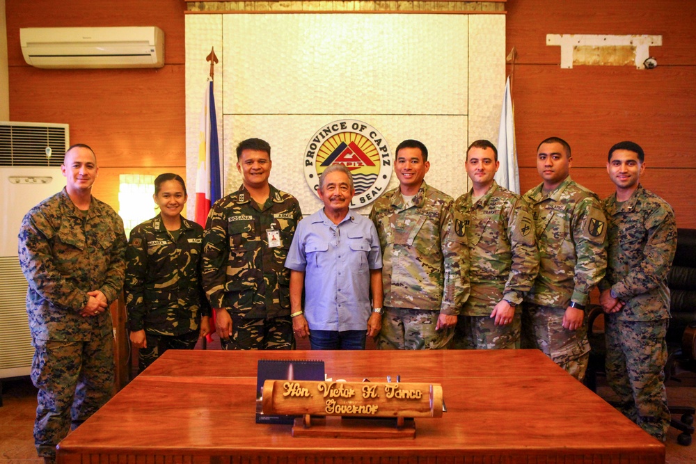 U.S. and Philippine military leaders meet with Governor Victor A. Tanco for Balikatan 2016