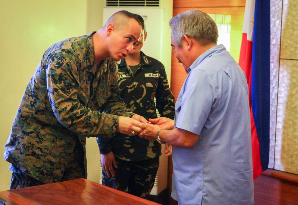 U.S. and Philippine military leaders meet with Governor Victor A. Tanco for Balikatan 2016