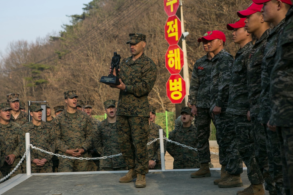 Lava Dogs Train at Korean Ranger Course