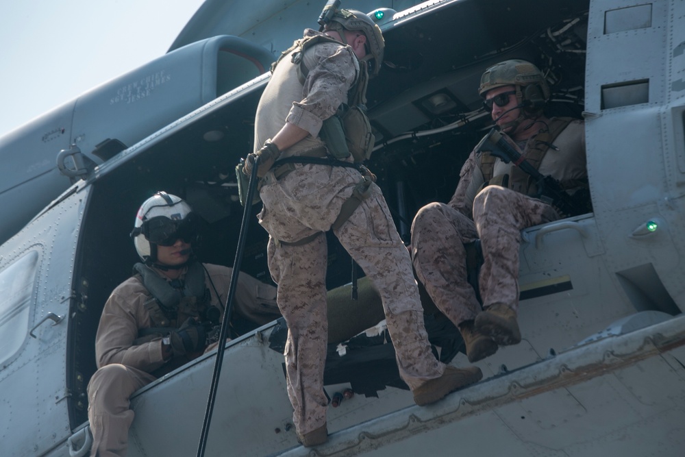 DVIDS - Images - 13th MEU rappel training [Image 3 of 13]