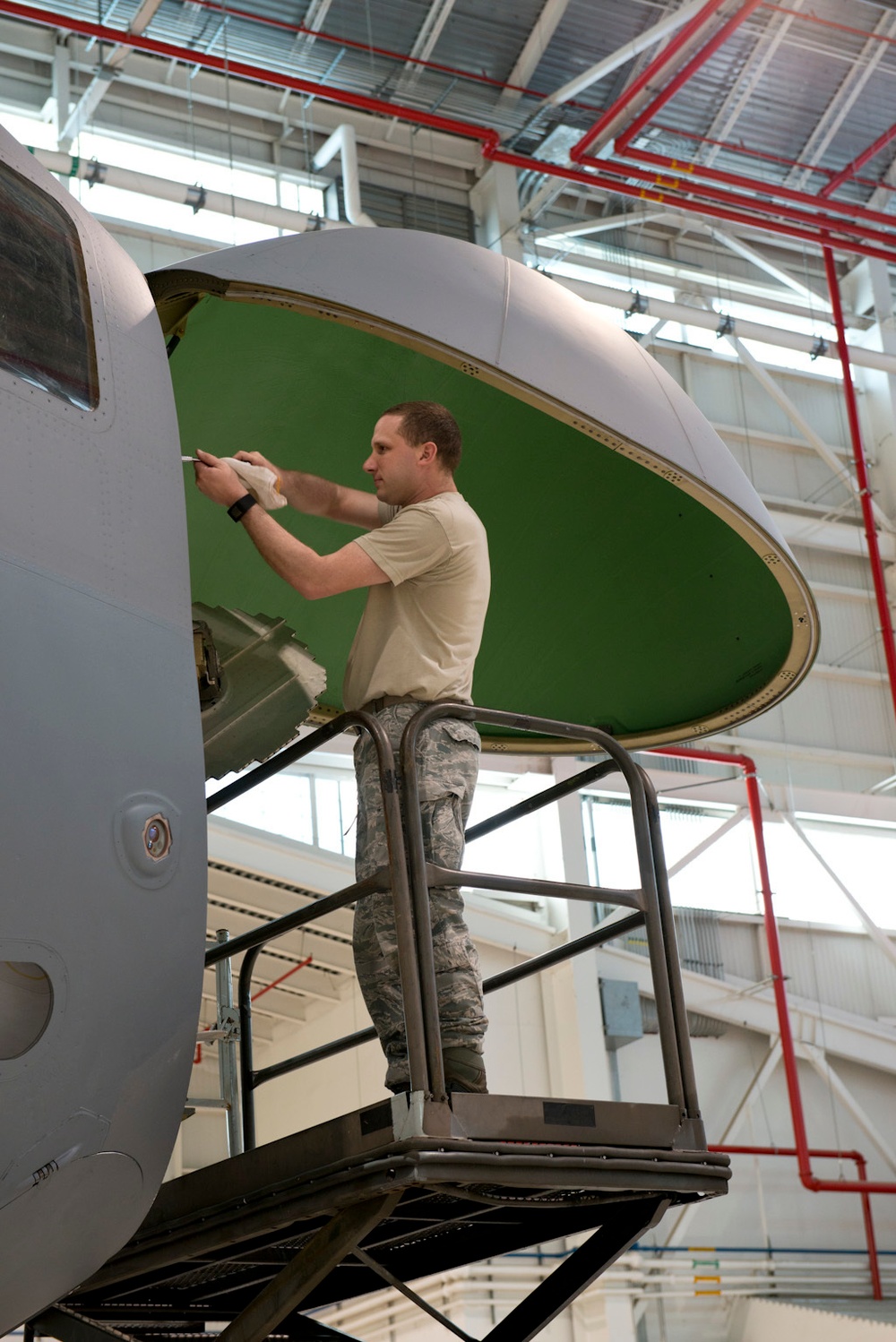 Maintainers prepare aircraft for next mission