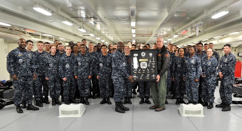 Ford's Deck Department Says Goodbye to Commanding Officer