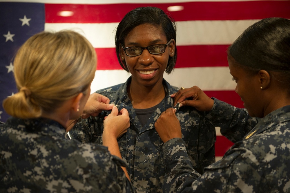 Sailors Advance on Gerald R. Ford