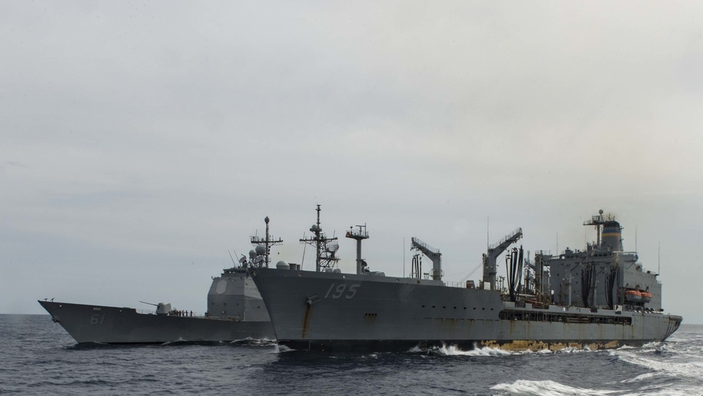 USS Stout (DDG 55) UNREP